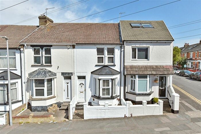 2 Bedroom Terraced House For Sale In Barnsole Road, Gillingham, Kent, ME7