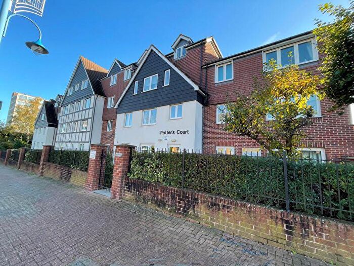 1 Bedroom Retirement Property For Sale In Potters Court, Darkes Lane, Potters Bar, EN6