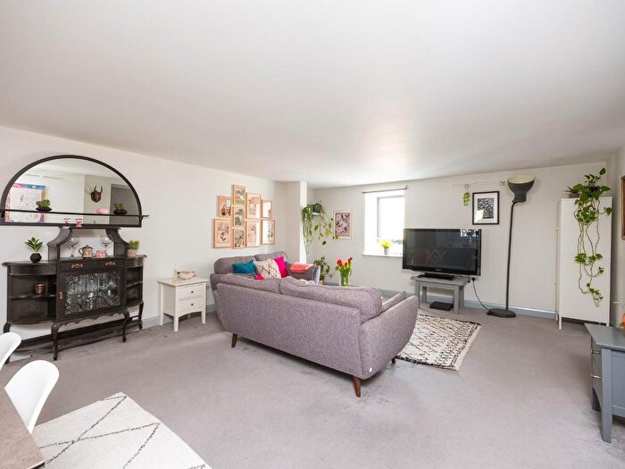 2 Bedroom Flat For Sale In Victor Road, Bedminster, BS3