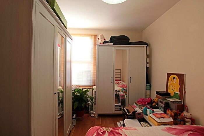Studio To Rent In Lavender Hill, London, SW11