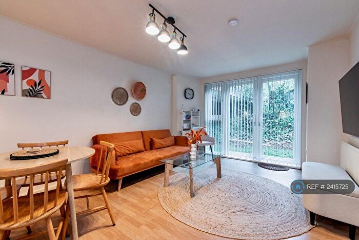 2 Bedroom Flat To Rent In Redcliffe Gardens, Nottingham, NG3