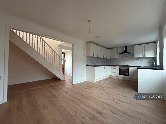 4 Bedroom Terraced House To Rent In Cottingley Drive, Leeds, LS11