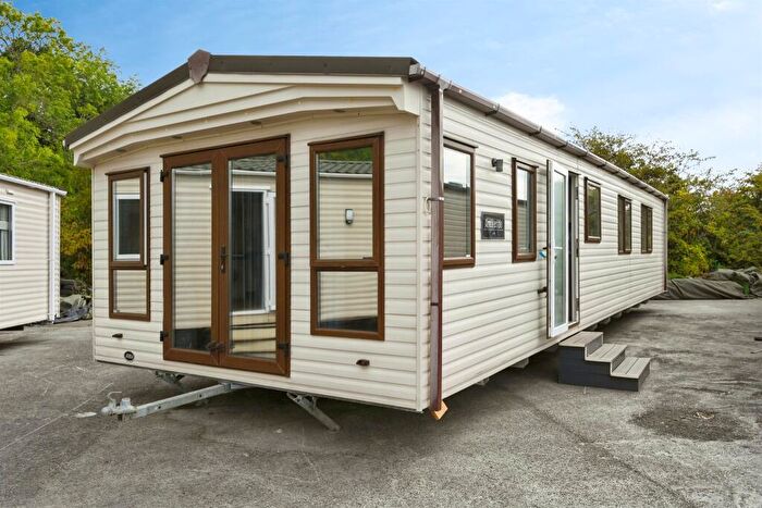 2 Bedroom Park Home For Sale In Witham Bank, Chapel Hill, Lincoln, LN4