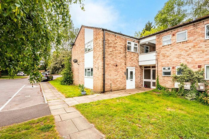 3 Bedroom Maisonette For Sale In Edenside Road, Bookham, KT23