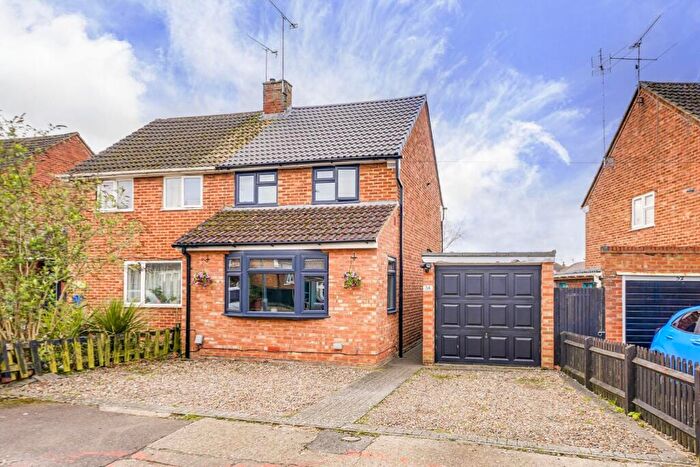 2 Bedroom Semi Detached House For Sale In Waterdell, Leighton Buzzard, LU7