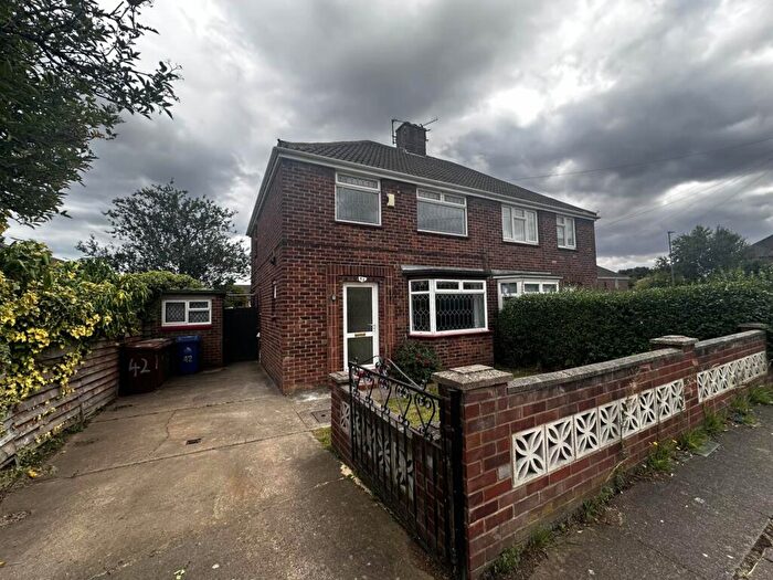 3 Bedroom Semi-Detached House To Rent In Crowland Avenue, Grimsby, DN34