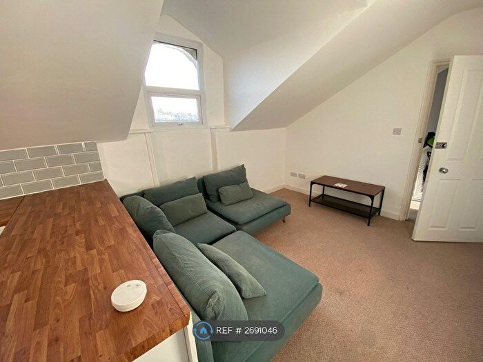 2 Bedroom Flat To Rent In Manor Mount, London, SE23