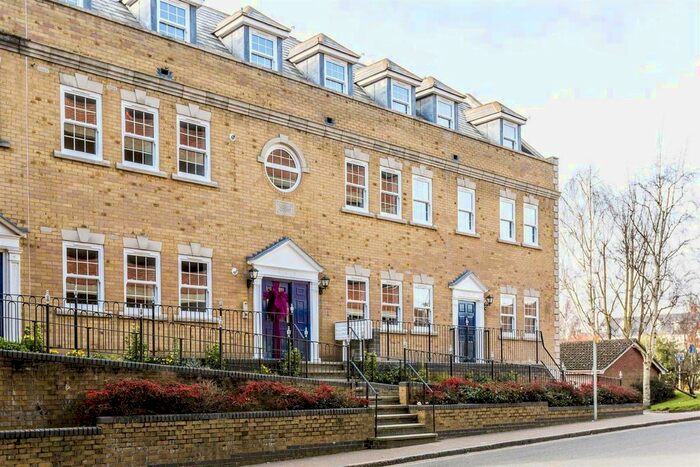 1 Bedroom Flat To Rent In Knight Court, Crown Street, Brentwood, Essex, CM14