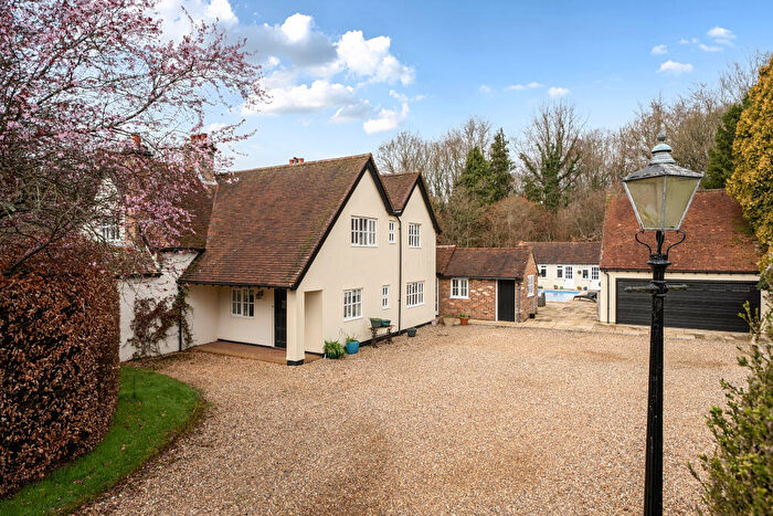 5 Bedroom Detached House For Sale In Chesham Road, Berkhamsted, HP4