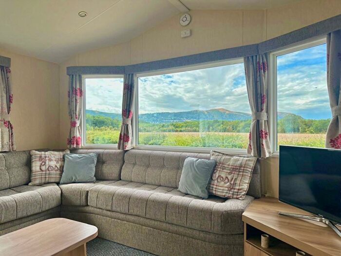 2 Bedroom Park Home For Sale In Oakmere Park, Hanley Swan, Worcester, WR8