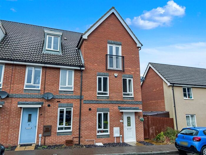 4 Bedroom Terraced House For Sale In Crossbill Close, Costessey, NR8
