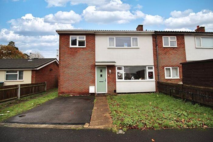 3 Bedroom End Of Terrace House For Sale In Barnes Close, Sarisbury Green, SO31