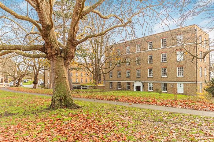 2 Bedroom Flat For Sale In Point Close, Greenwich, SE10