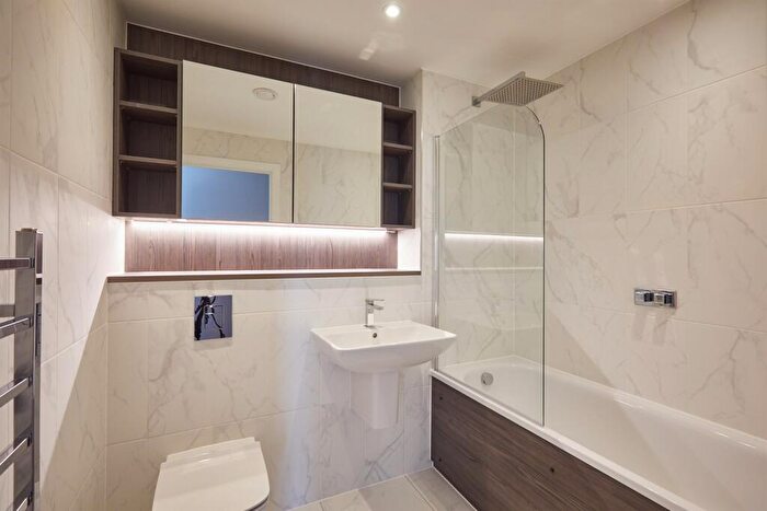 2 Bedroom Apartment To Rent In South Tower, Owen Street, M15