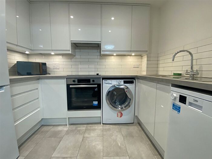 2 Bedroom Flat To Rent In Berberis House, Feltham, TW13