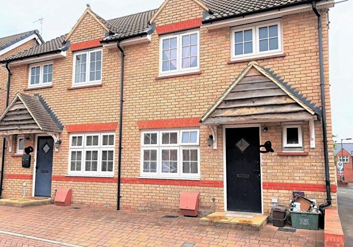 3 Bedroom Semi Detached House To Rent In Hatton Road, Bristol, Bristol, BS16