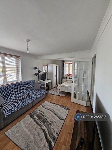 2 Bedroom Flat To Rent In Moree Way, London, N18