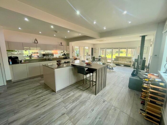 4 Bedroom Bungalow For Sale In Ryecroft Rd, Hemington, DE74