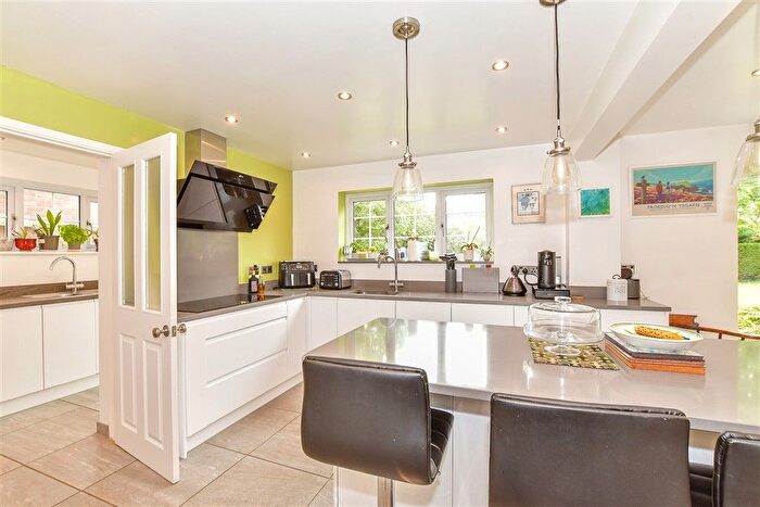 4 Bedroom Detached House For Sale In Station Road, Staplehurst, Kent, TN12