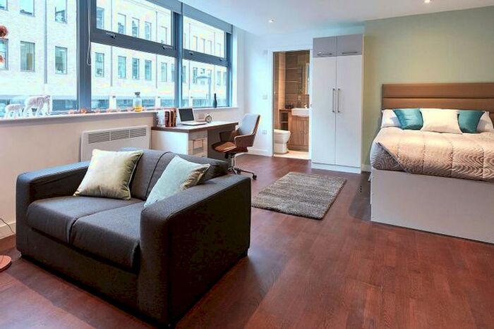 Studio To Rent In South Parade, Leeds, LS1