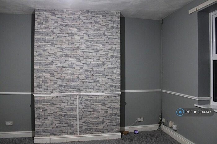 2 Bedroom End Of Terrace House To Rent In Dane Street, Oldham, OL4