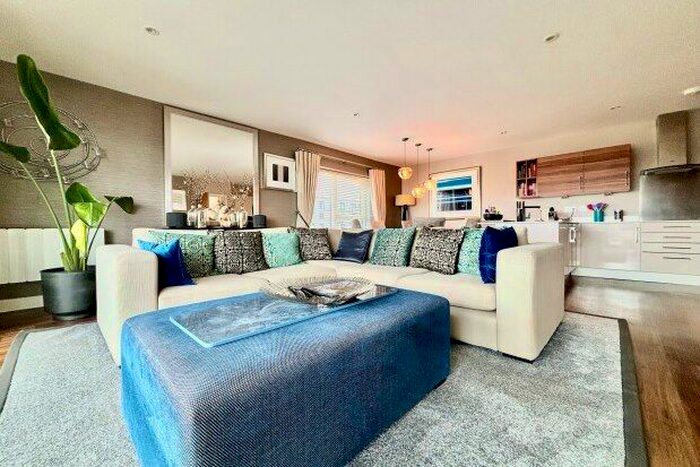 3 Bedroom Flat To Rent In Marina Heights, Gillingham, ME7