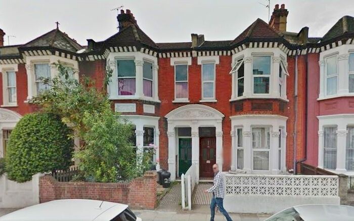 3 Bedroom Flat To Rent In Pennard Road, London W12