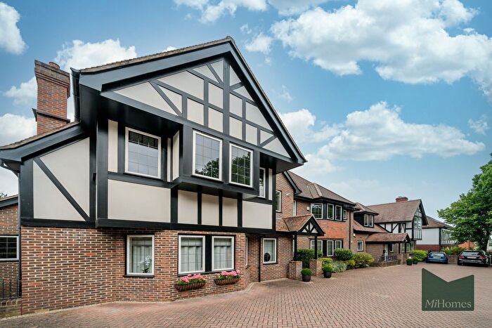 2 Bedroom Flat For Sale In Buckley Court, Hadley Wood, EN4