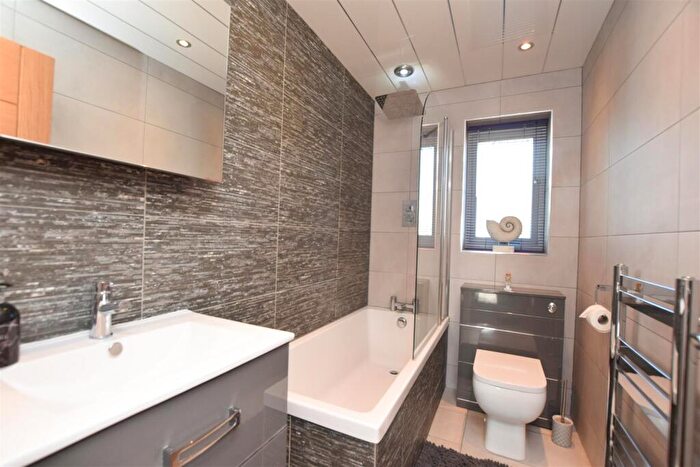 3 Bedroom Detached House For Sale In Silverton Grove, Middleton, Manchester, M24