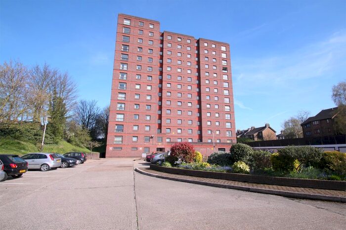 1 Bedroom Flat To Rent In Chiltern View Road, Uxbridge, Greater London, UB8