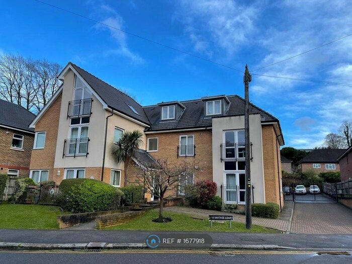 2 Bedroom Flat To Rent In Vantage Court, Sutton, SM1