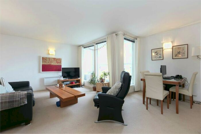 2 Bedroom Apartment To Rent In Corona Building, Blackwall Way, London, E14