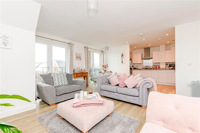 1 Bedroom Flat For Sale In Knights Templar Way, Strood, Rochester, Kent, ME2