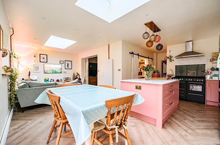 3 Bedroom Semi Detached House To Rent In Stuart Close, Emmer Green, RG4