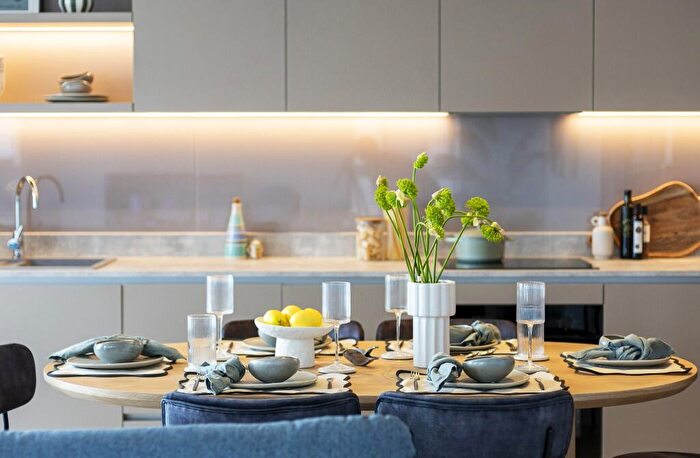 3 Bedroom Apartment To Rent In Dockside, Edinburgh, EH6