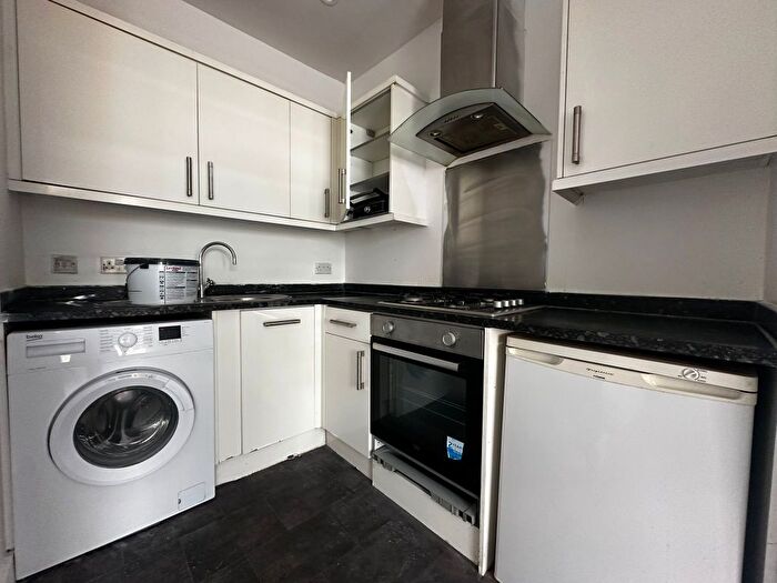 1 Bedroom Flat To Rent In High Street, Sutton, SM1