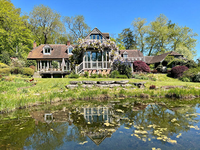 7 Bedroom Country House To Rent In Mill Lane, Reading, RG4