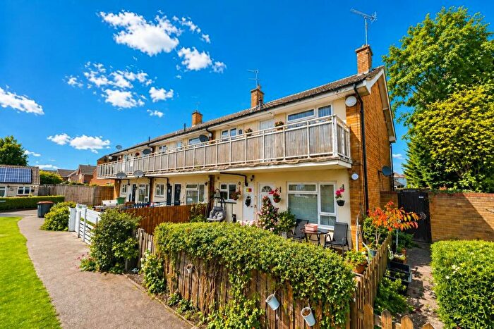 2 Bedroom Flat To Rent In Knights Close, Eaton Bray, LU6