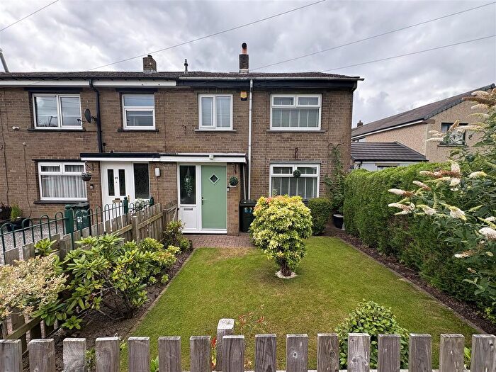 3 Bedroom Semi-detached House For Sale In Hillcrest Drive, Queensbury, BD13