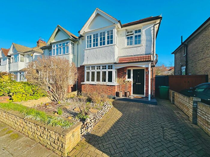 4 Bedroom Semi Detached House For Sale In Neville Road, Kingston Upon Thames, KT1