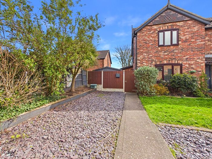 3 Bedroom Semi-Detached House For Sale In Hedgerow Close, Barrow-Upon-Humber, DN19