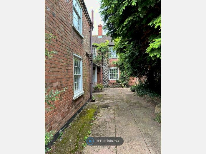 4 Bedroom Detached House To Rent In Wilford Lane, West Bridgford, Nottingham, NG2