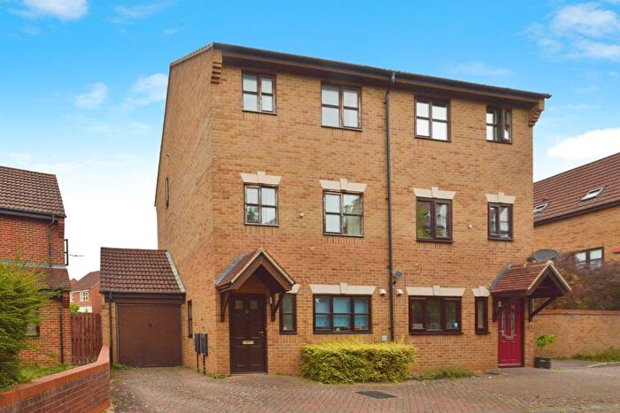 4 Bedroom Semi-detached House For Sale In Dartington Place, Westcroft, Milton Keynes, MK4