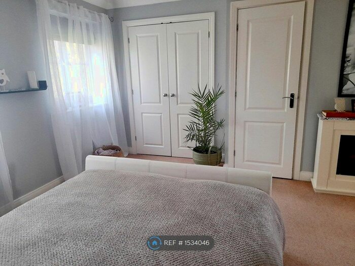 4 Bedroom Semi-Detached House To Rent In Emmett Drive, Aylesbury, HP21