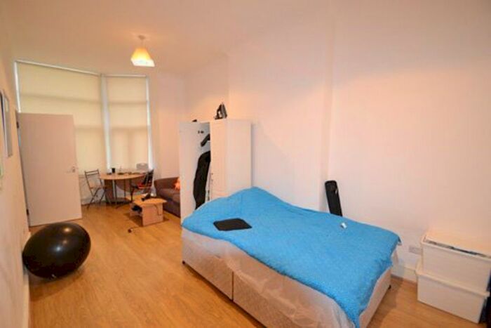 Studio To Rent In Mount View Road, London, N4
