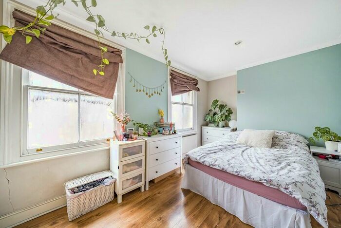 2 Bedroom Flat For Sale In Fairbridge Road, N19