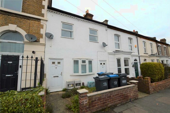 Apartment To Rent In Holland Road, London, SE25