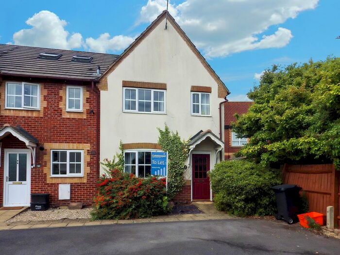 3 Bedroom Semi-Detached House To Rent In May Close, Swindon, Wiltshire, SN2