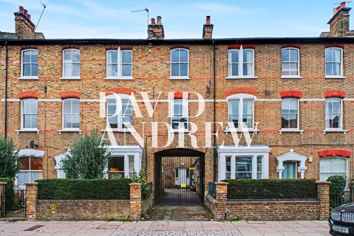 2 Bedroom Flat To Rent In St. Thomas's Road, London, N4