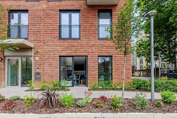 2 Bedroom Apartment To Rent In Joseph Huntley Walk, Reading, RG1